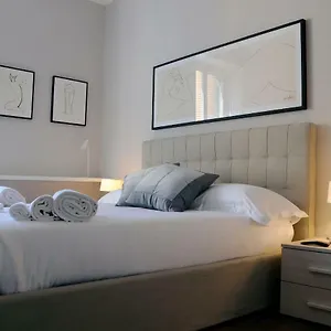 Nomentana House , Roma Italia